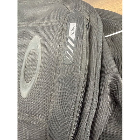 Oakley Enduro 22L 2.0 Backpack Black Laptop School Travel Minimalist Streetwear - Picture 6 of 9